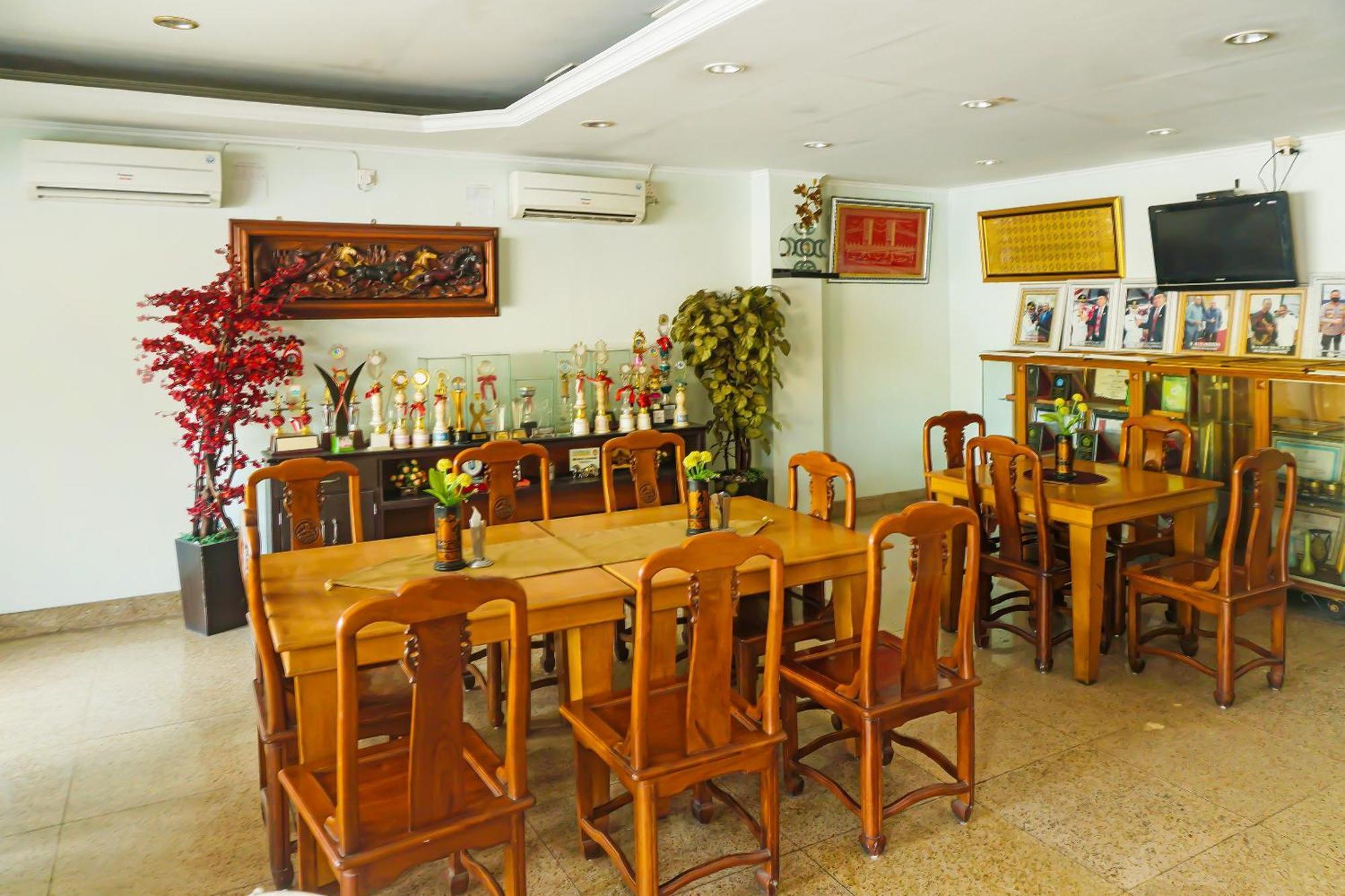 Super Oyo Collection O 92690 Hotel Limas Palembang Bagian luar foto