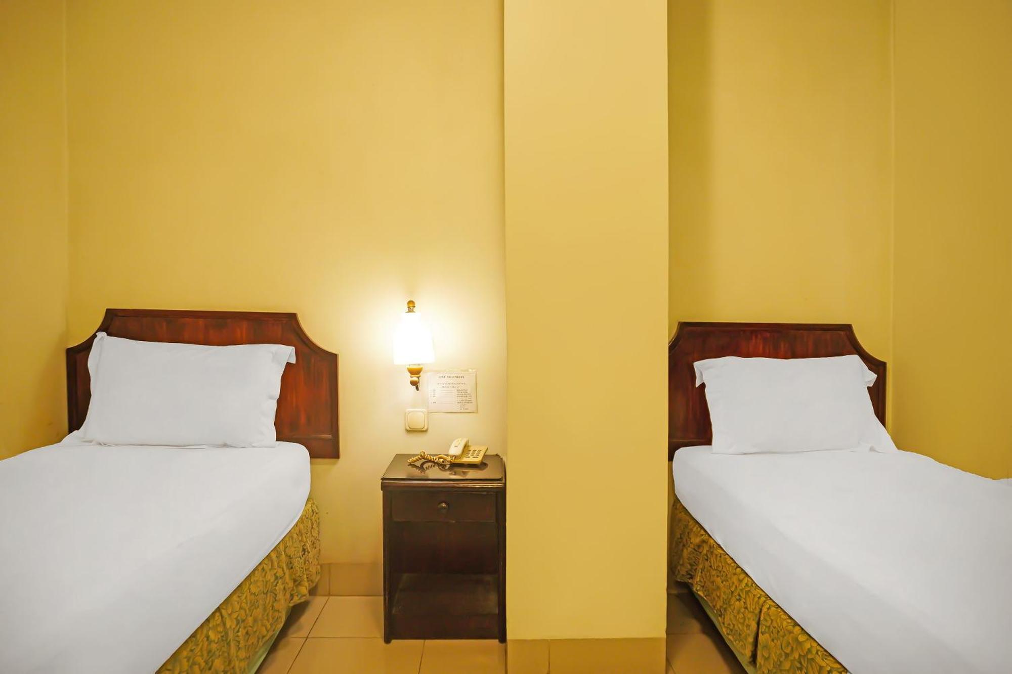 Super Oyo Collection O 92690 Hotel Limas Palembang Bagian luar foto
