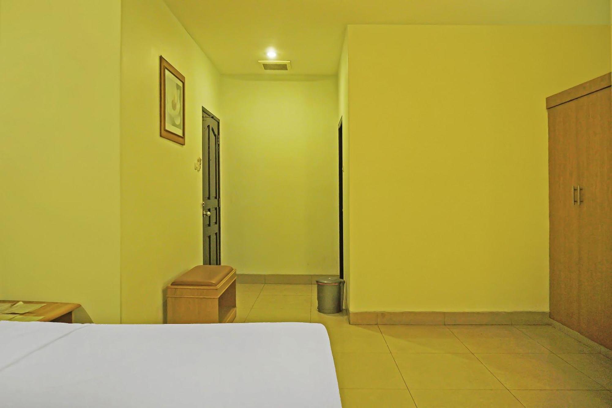 Super Oyo Collection O 92690 Hotel Limas Palembang Bagian luar foto
